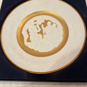 Elegant White and Gold Decorative Plate